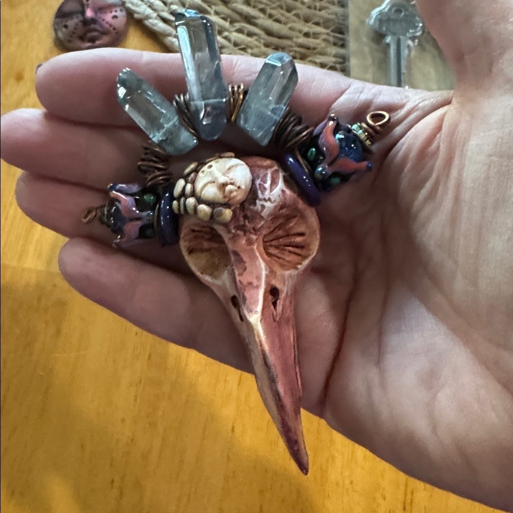 Artisan Raven crown Pendant - Picture 3 of 4